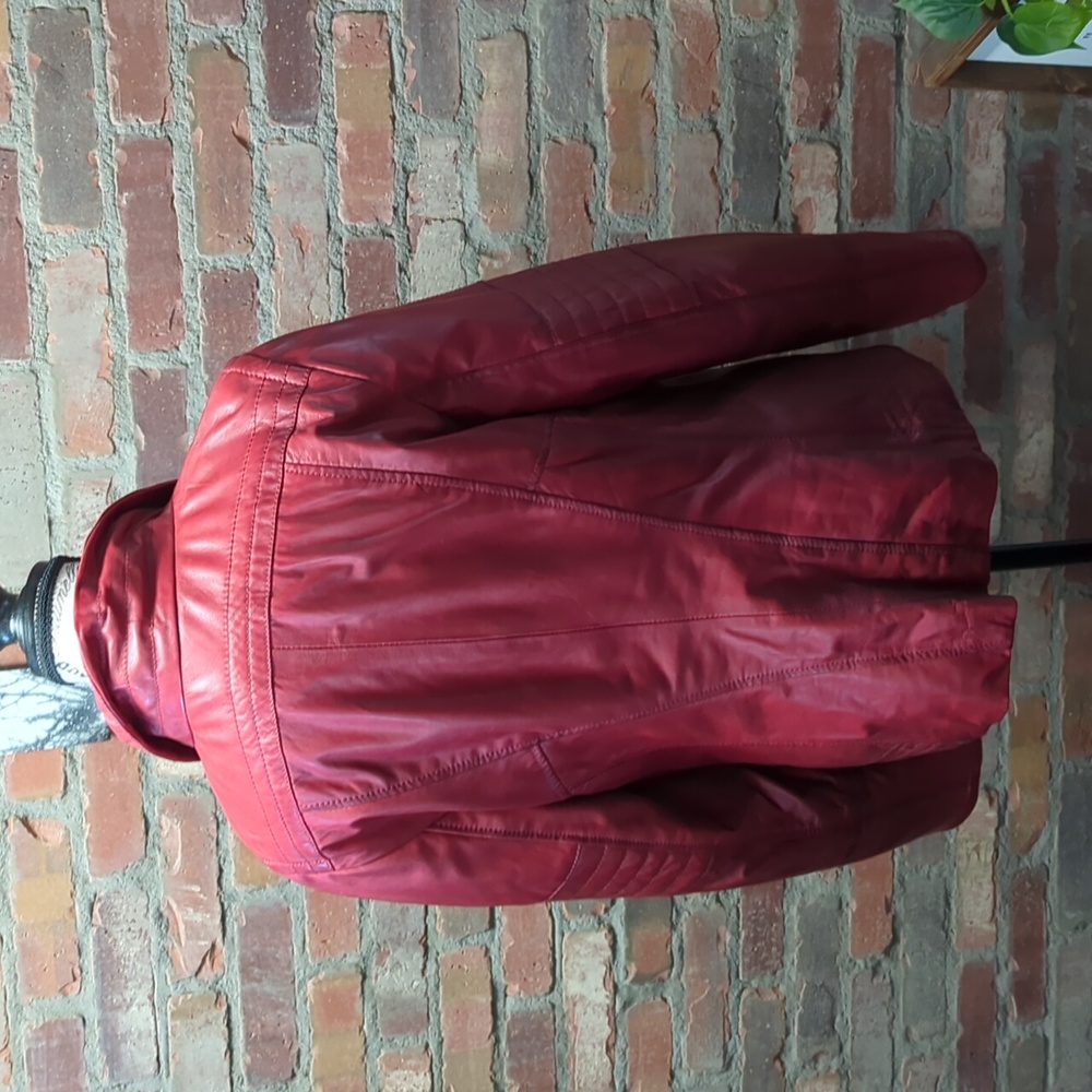 Red leather jacket. - Picture 5 of 9